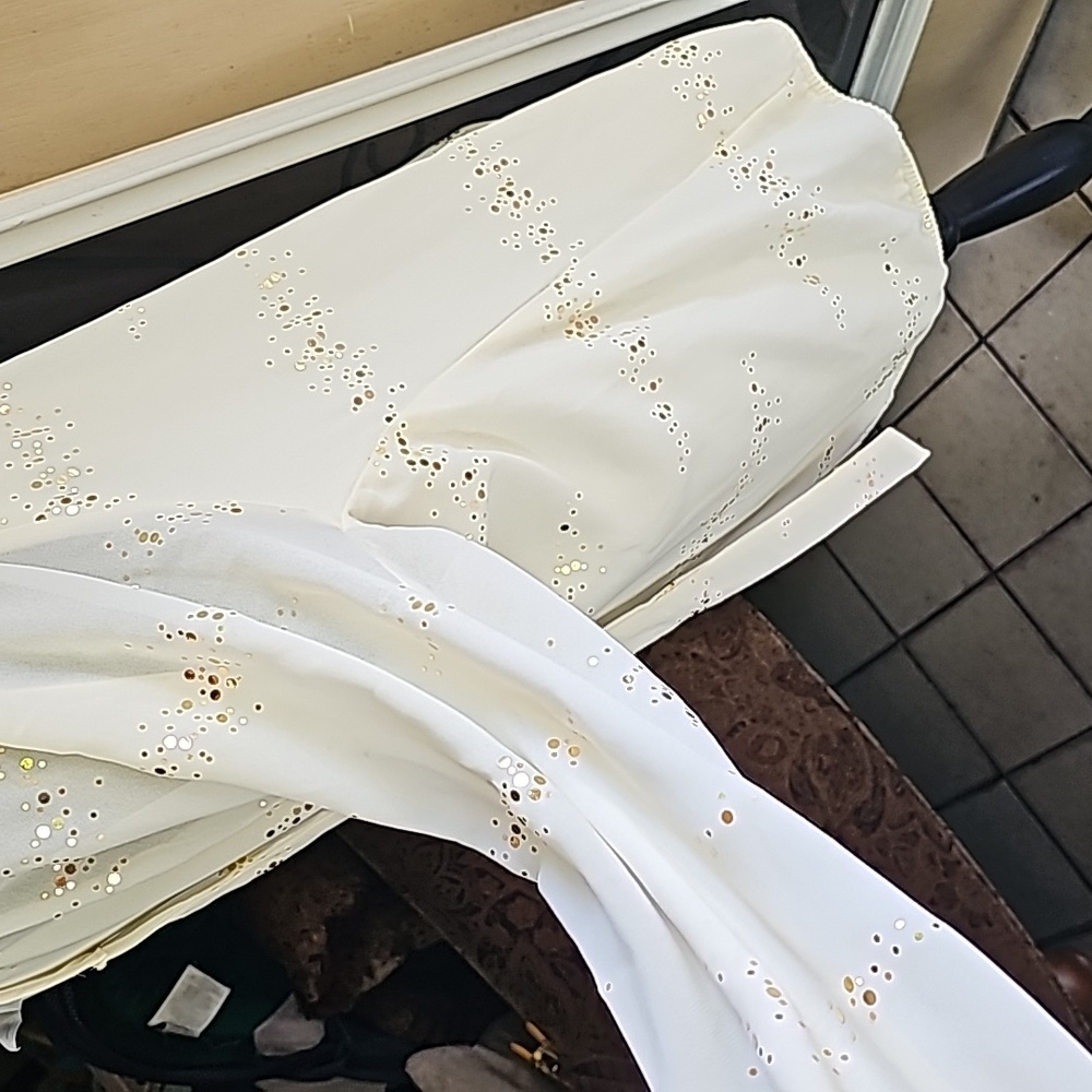 Creme blouse with sparkles - Picture 12 of 15